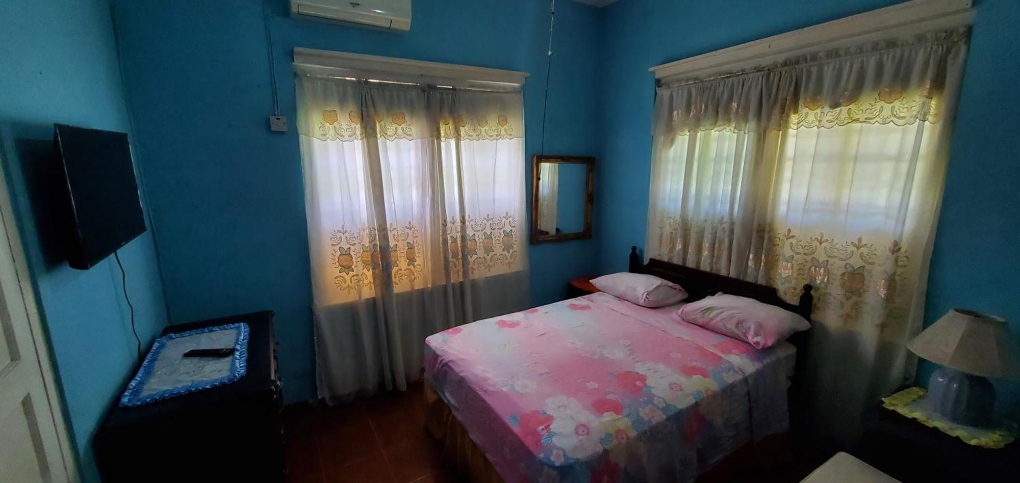 Little Shaw Park Guest House Ocho Rios Exteriör bild