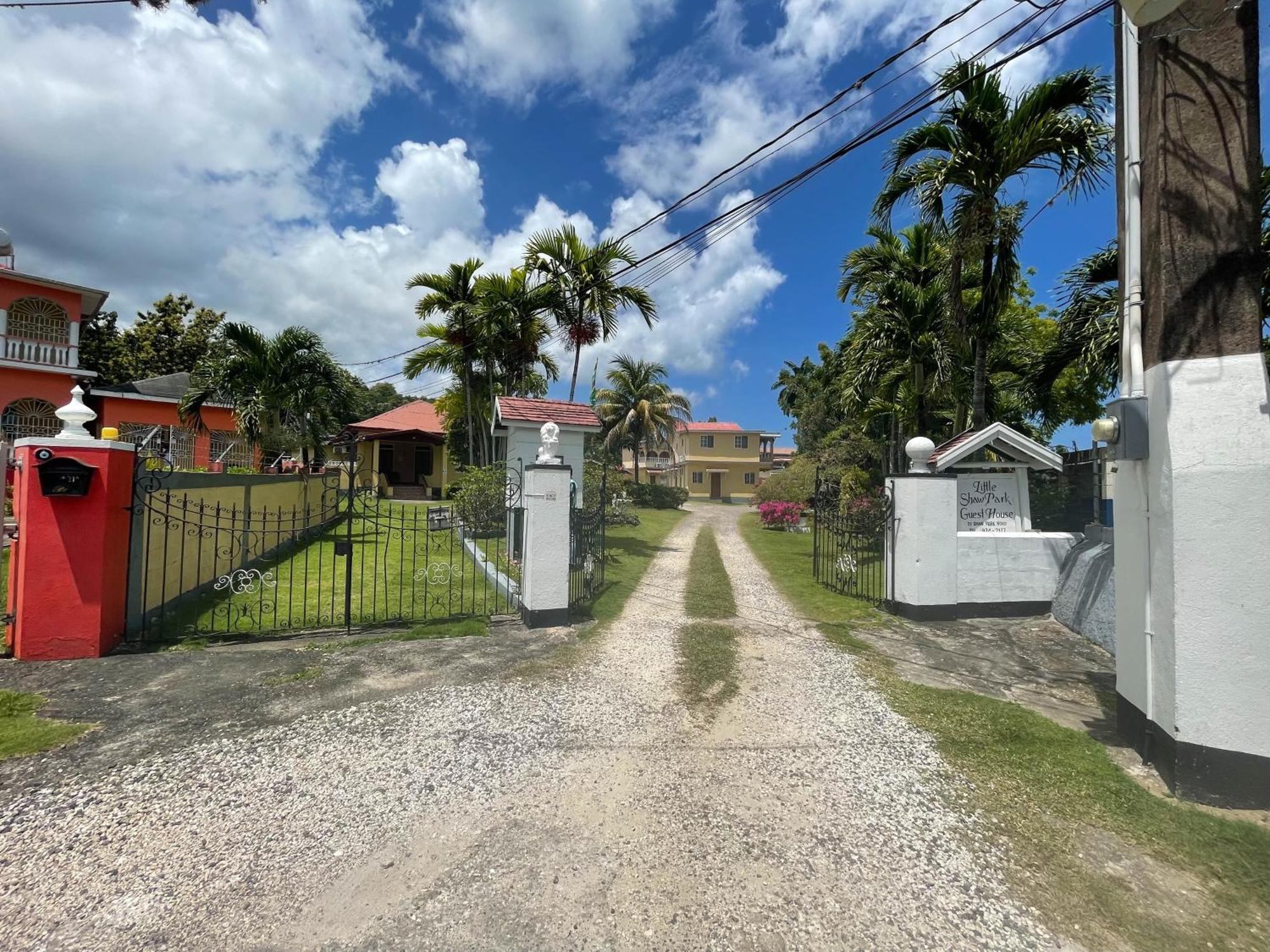 Little Shaw Park Guest House Ocho Rios Exteriör bild